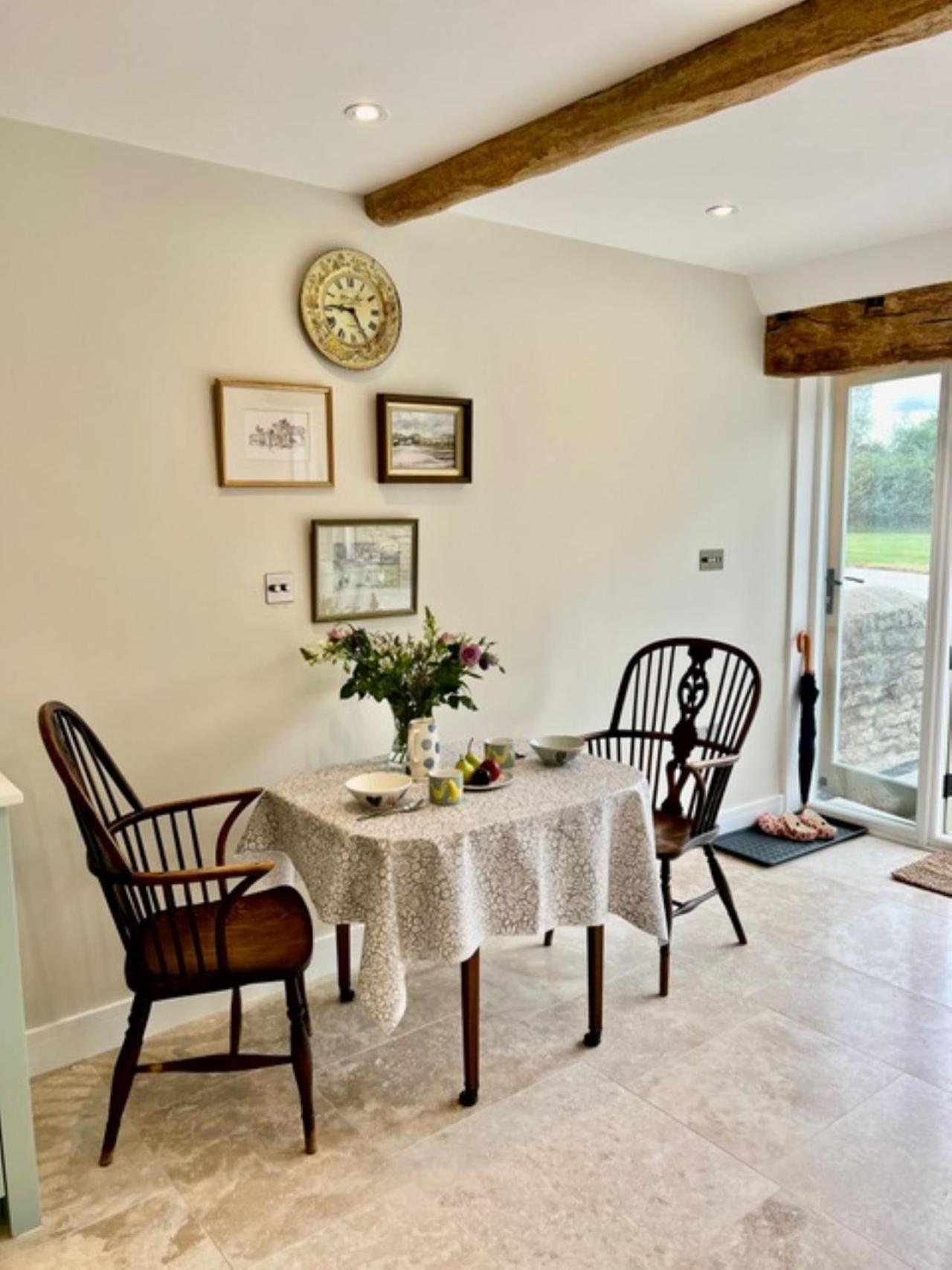 Idyllic Secluded Hideaway With Countryside Views On The Edge Of The Cotswolds Villa Hailey Buitenkant foto