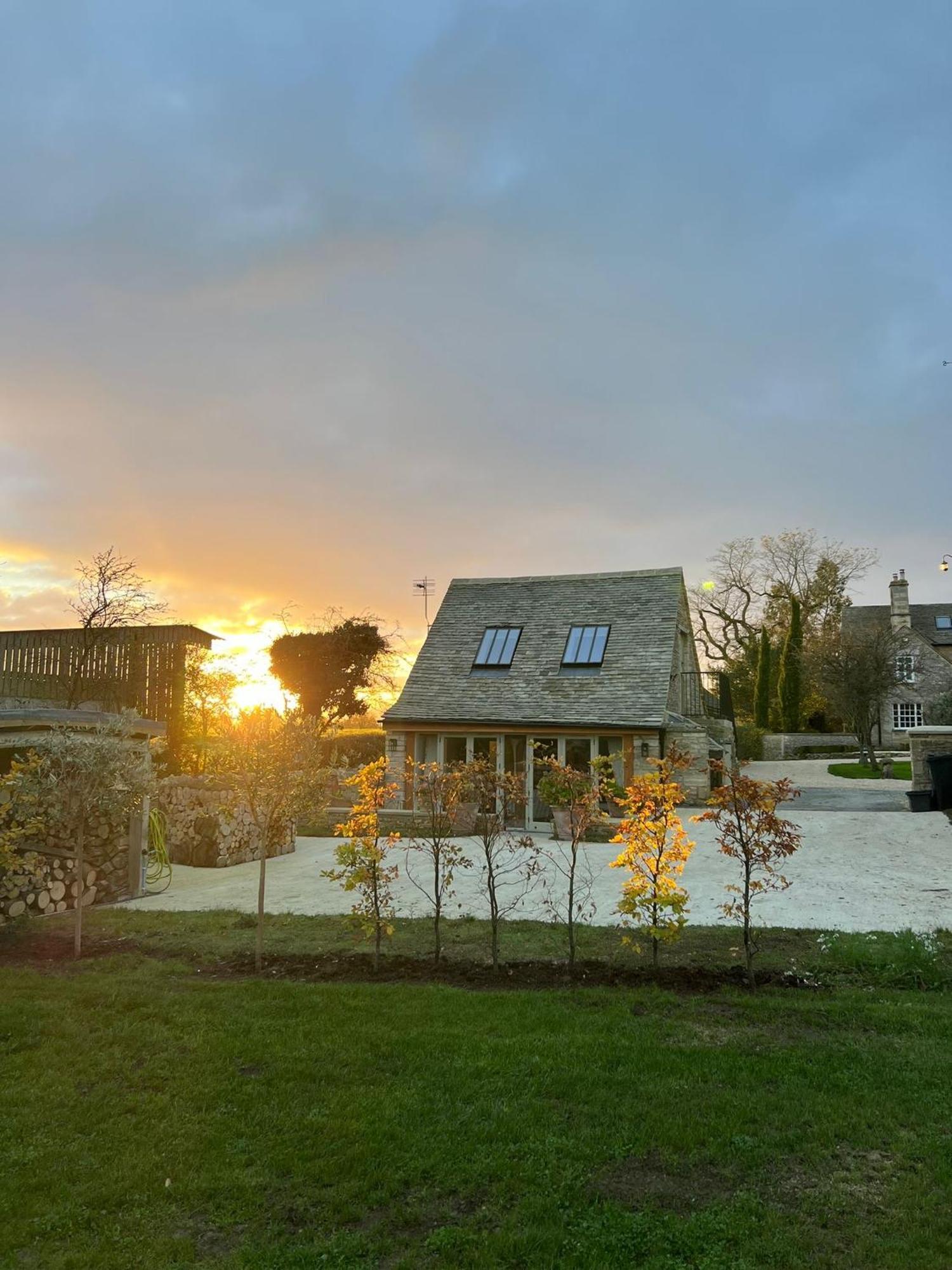 Idyllic Secluded Hideaway With Countryside Views On The Edge Of The Cotswolds Villa Hailey Buitenkant foto